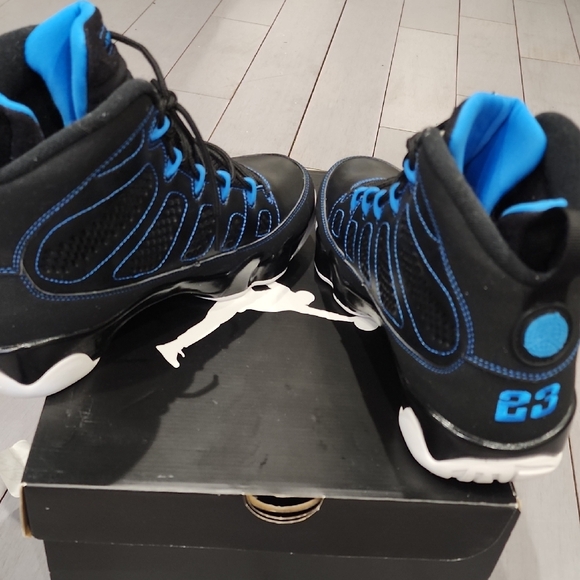 Black and Blue High-Top Sneakers - Picture 6 of 7